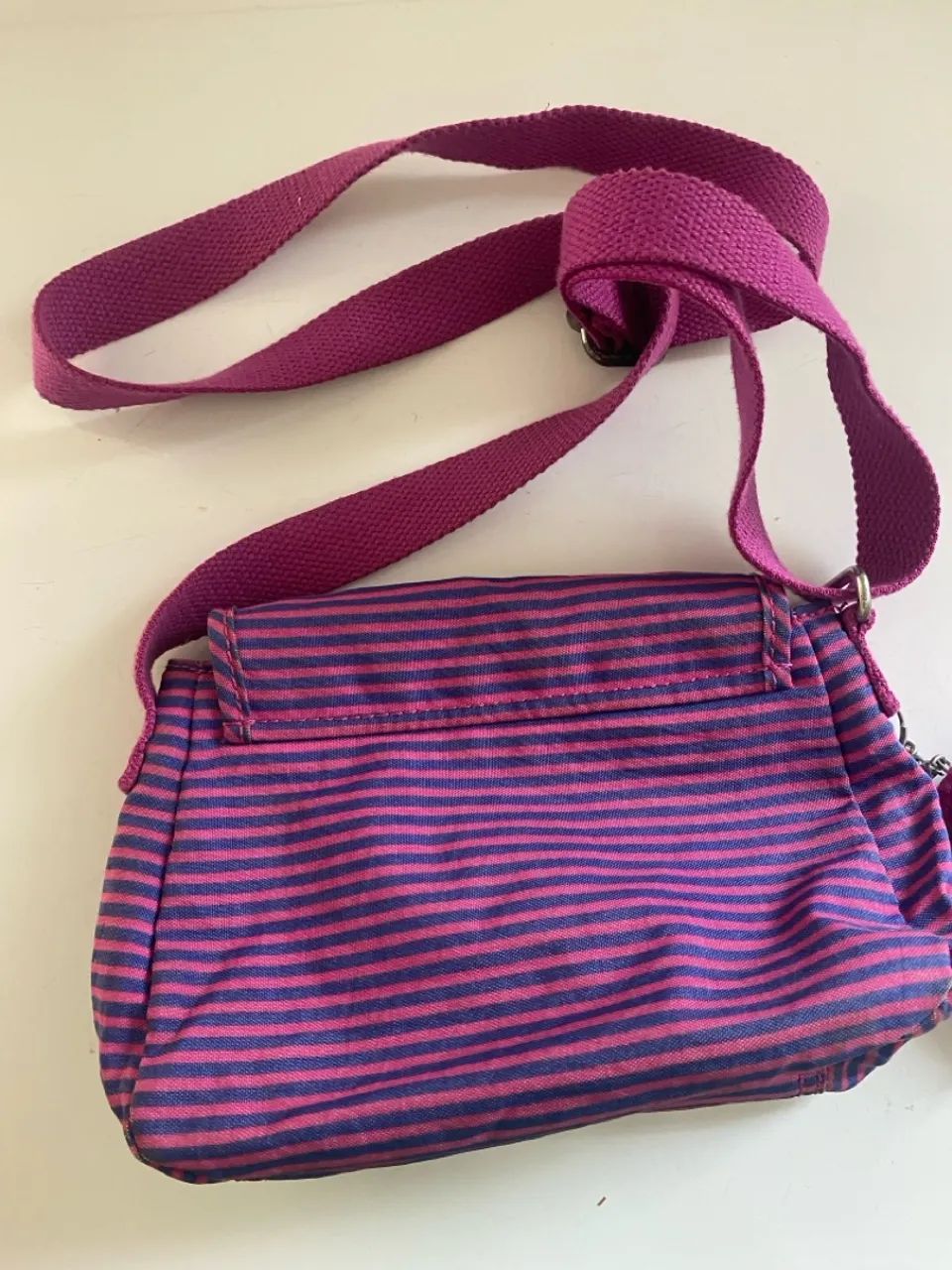 Bolsa Kipling rosa listrada como nova  - Foto 3
