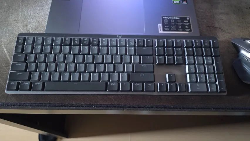 Teclado Logitech MX Mechanical + mouse Logitech MX Master 3S - Foto 3