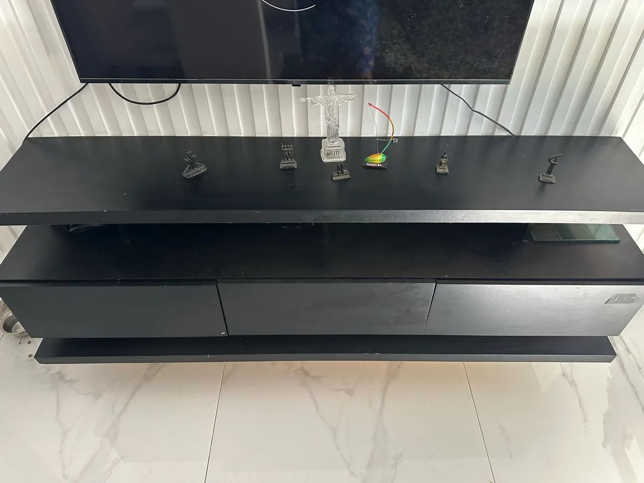RACK PRETO PARA SALA