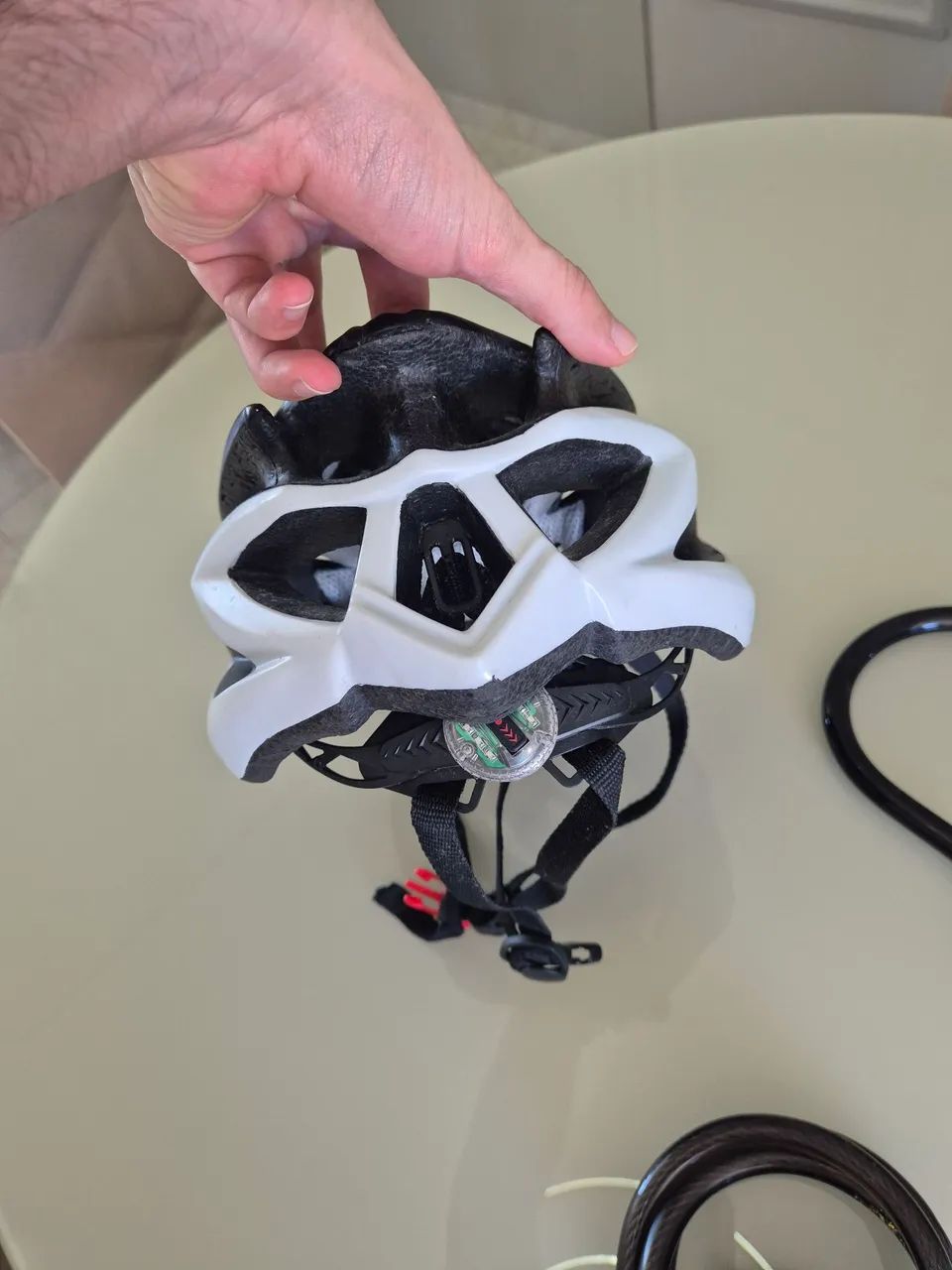 Capacete e cadeado de bicicleta - Foto 3