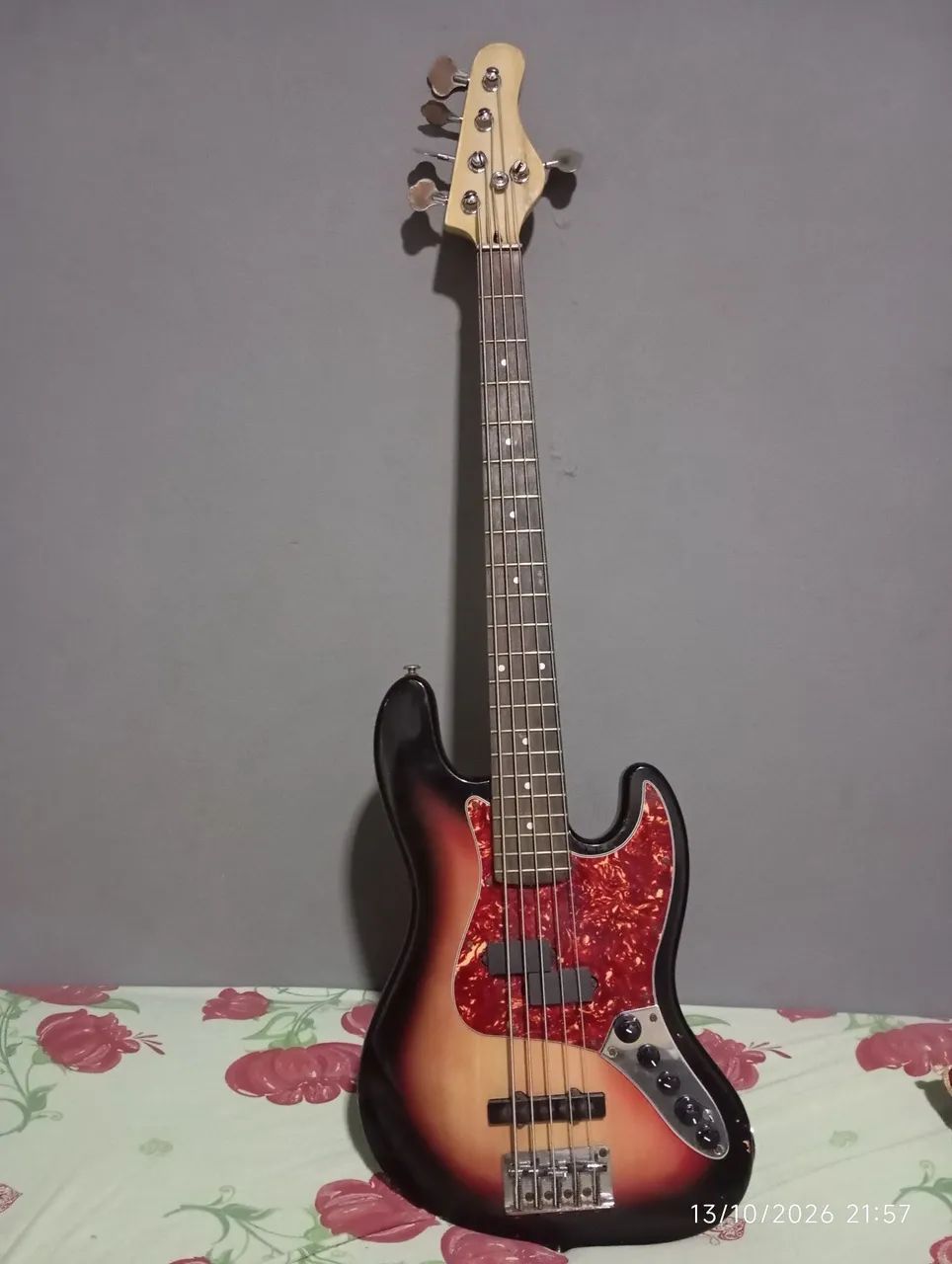 Baixo jazz bass