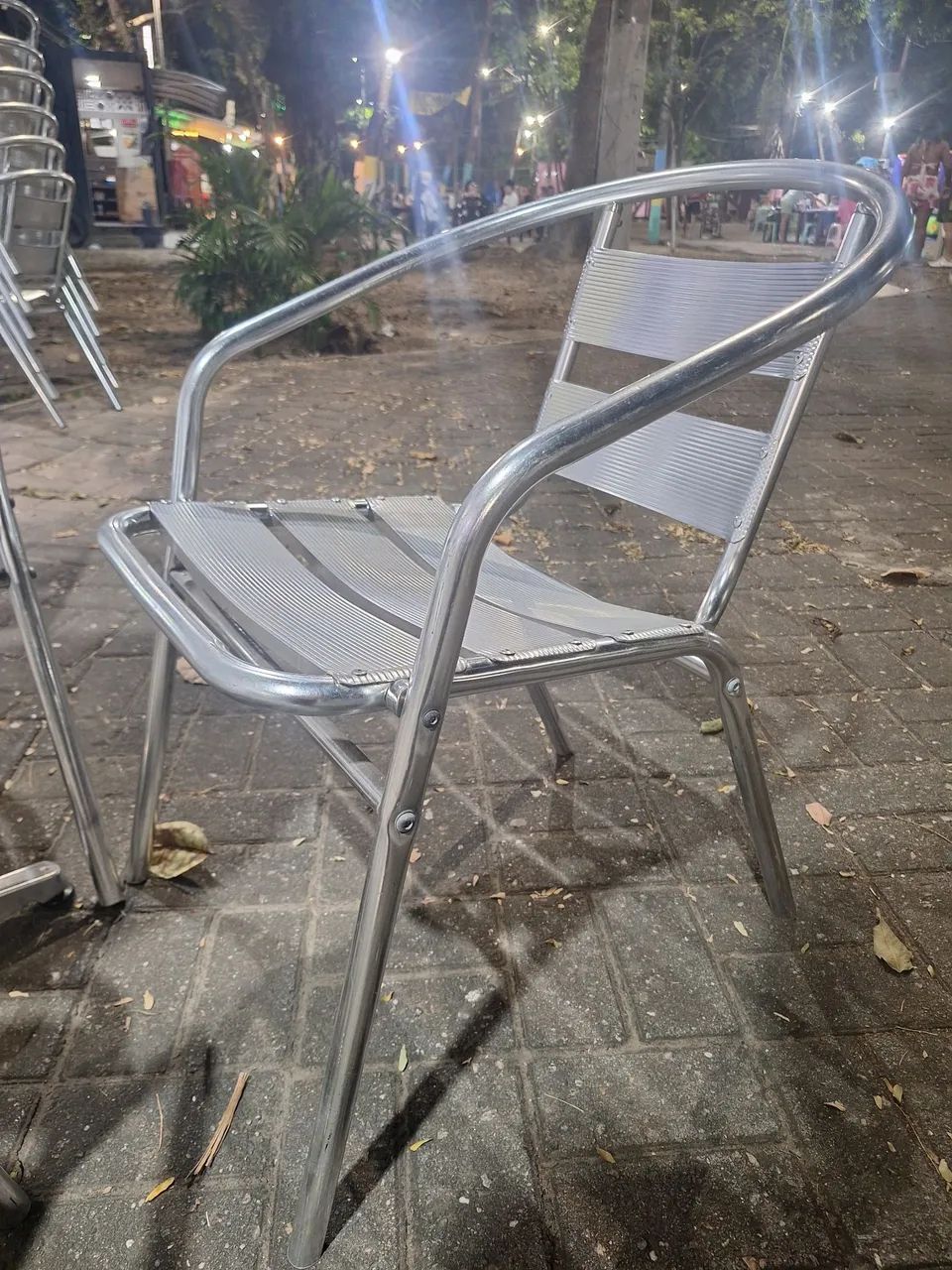 Cadeira de alumínio e mesa - Foto 3