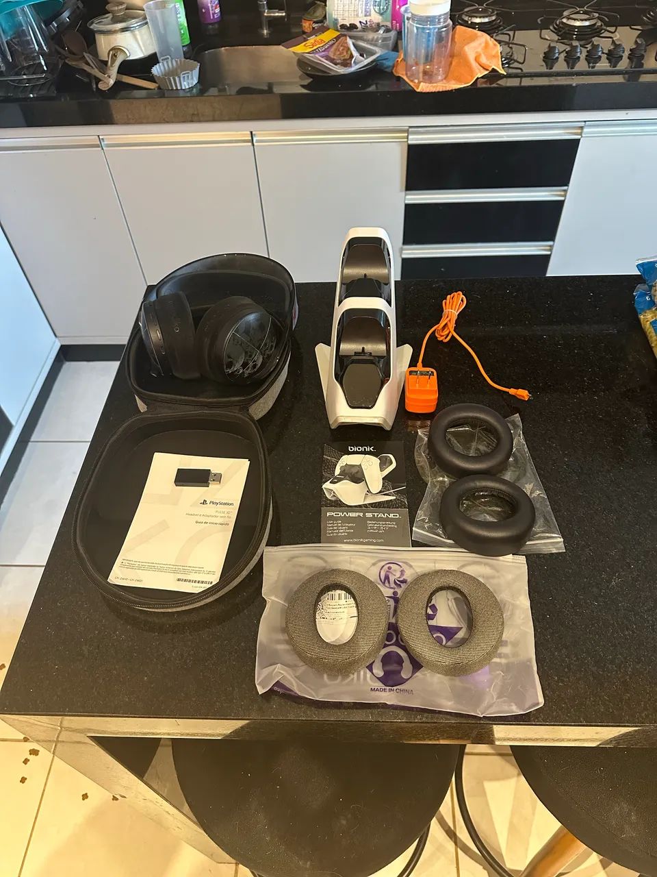 Fone Sony Pulse 3D Headset c/ Almofadas Extras e Carregador PS5 - Foto 2