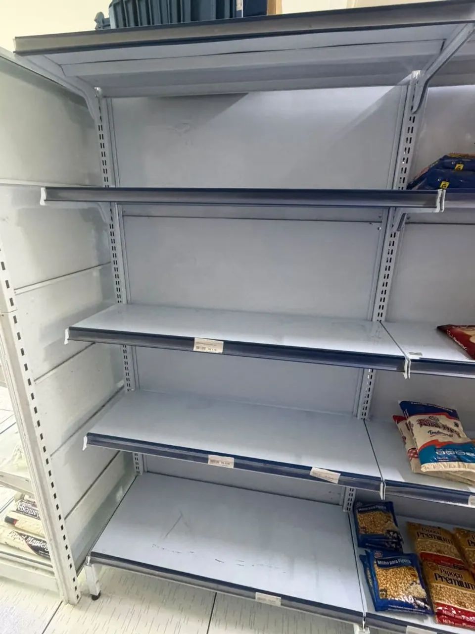 VENDO ESTRUTURA E EQUIPAMENTOS DE MERCADINHO - Foto 4