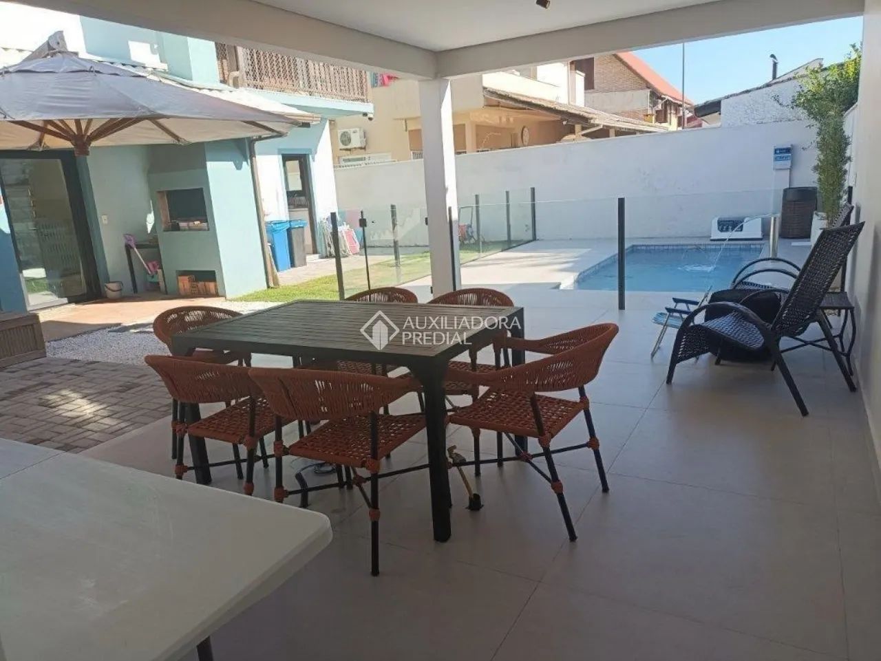 Casa com Piscina Aquecida a 300 m da Praia. - Foto 5