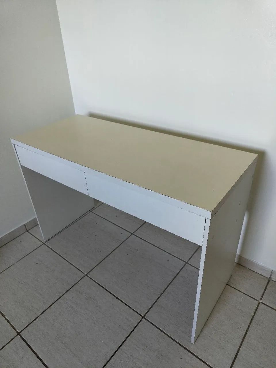 Mesa de estudo com 2 gavetas 