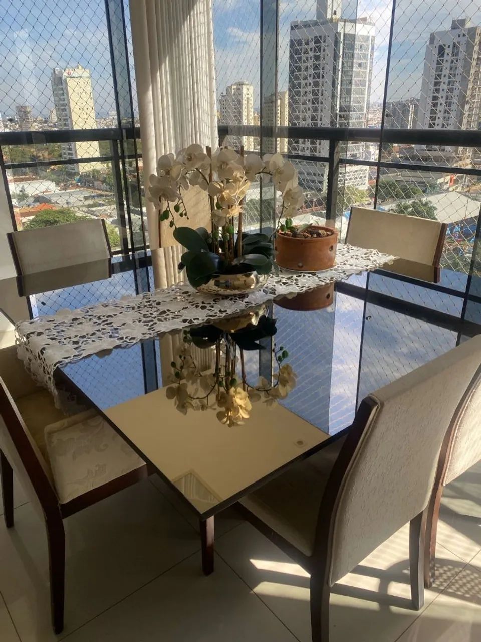 Vendo Mesa de jantar quadrada de 1,5 m,, espelhada, com 6 cadeiras - Foto 2