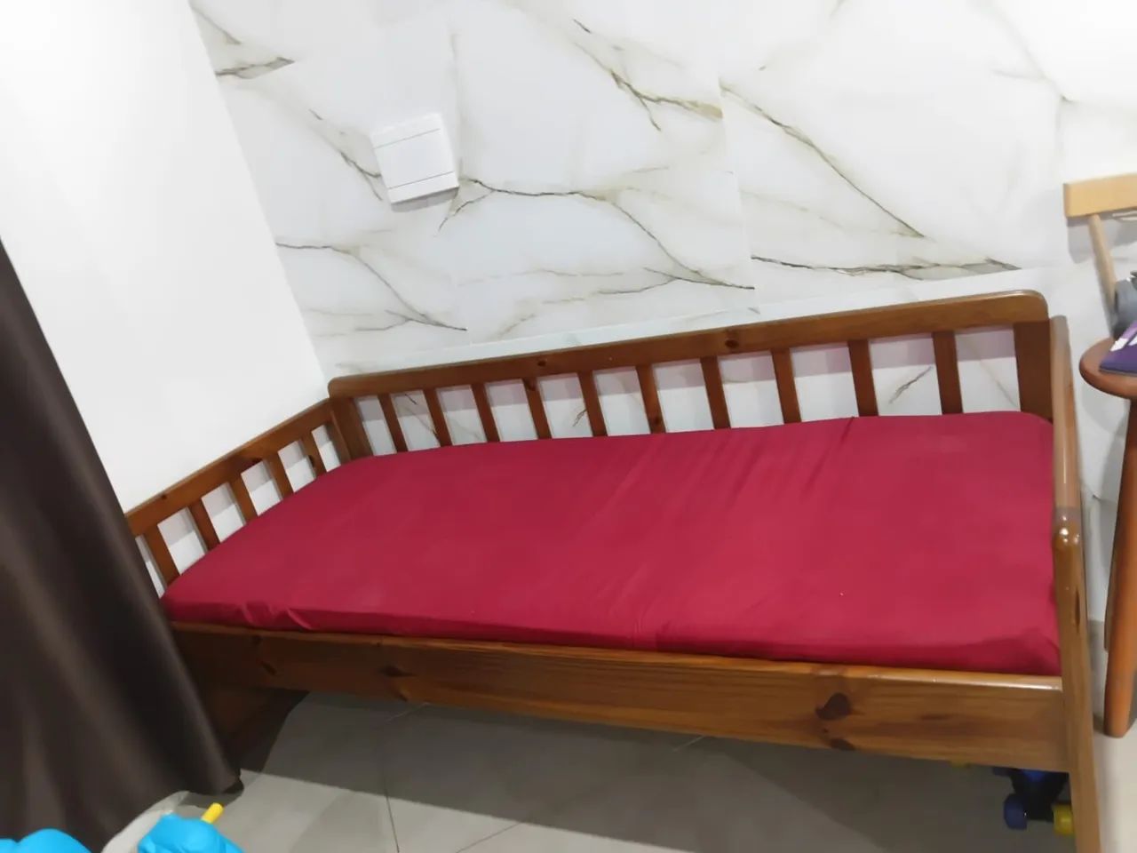Cama de madeira 
