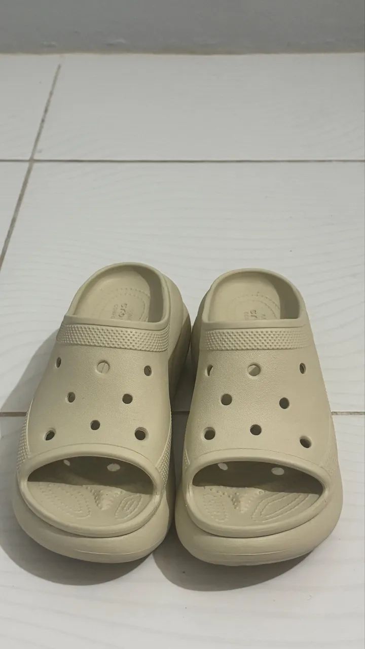 Sandália CROCS CLASSIC CRUSH SLIDE ORIGINAL - Foto 2
