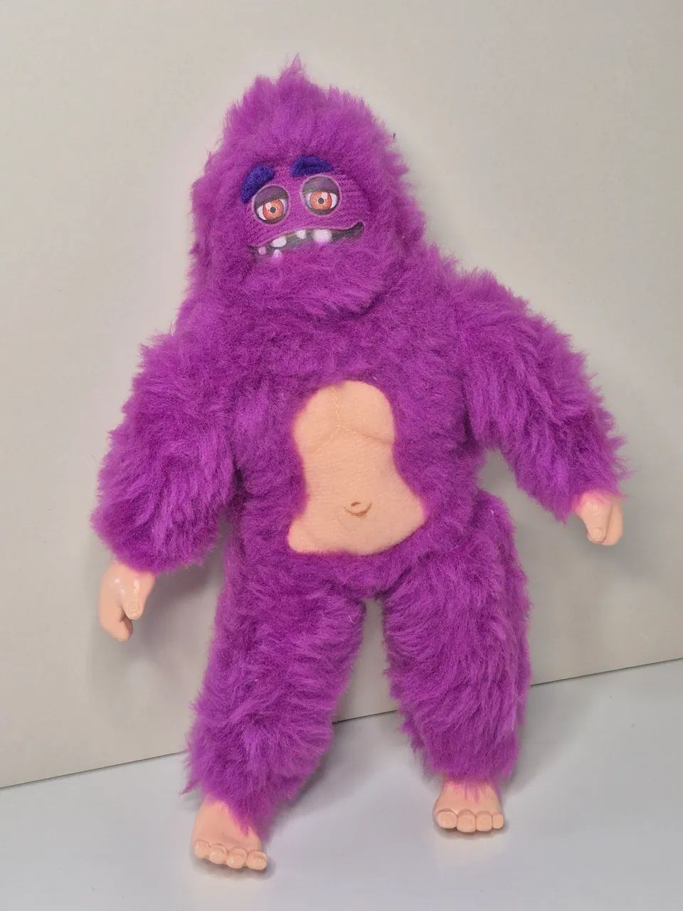 Boneco Monstro da Anuidade. Estrela