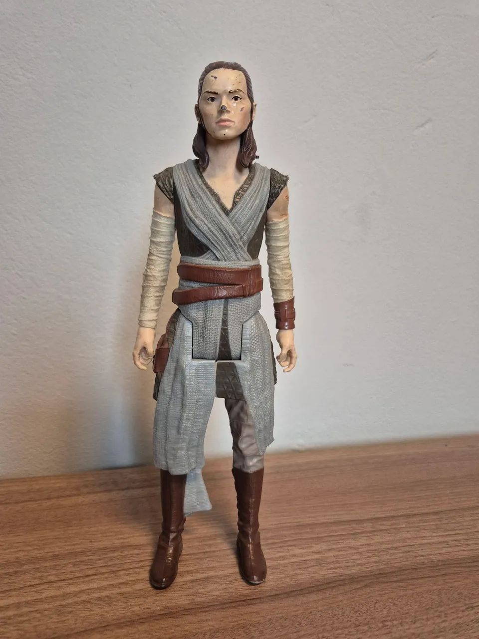 Boneca Original Star Wars Rey Jedi Trainning da Hasbro, 30cm, sem caixa original  (usado).