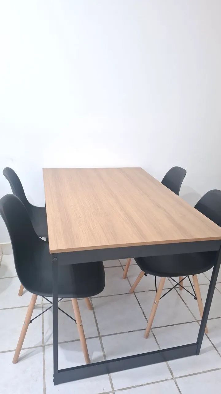 Vendo: Mesa de jantar com 4 cadeiras - Foto 3