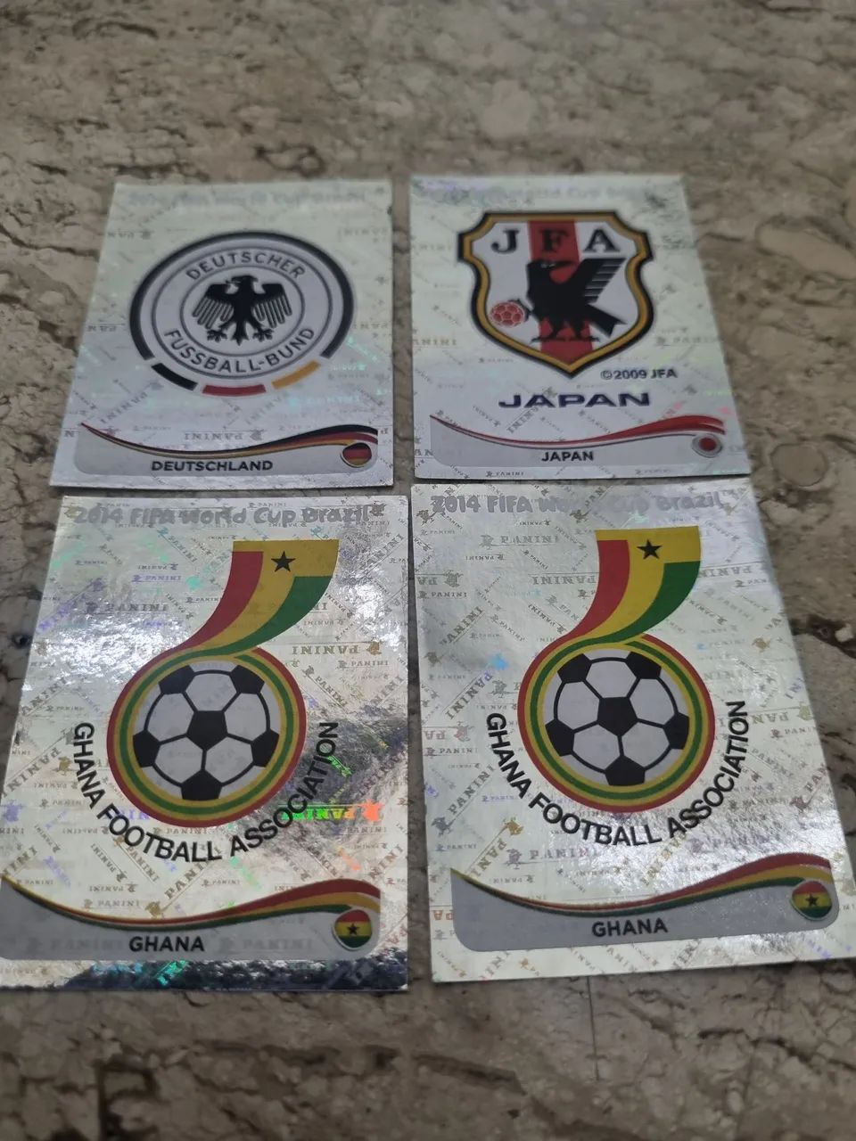 Figurinhas da copa 2014, escudo e brilhante.