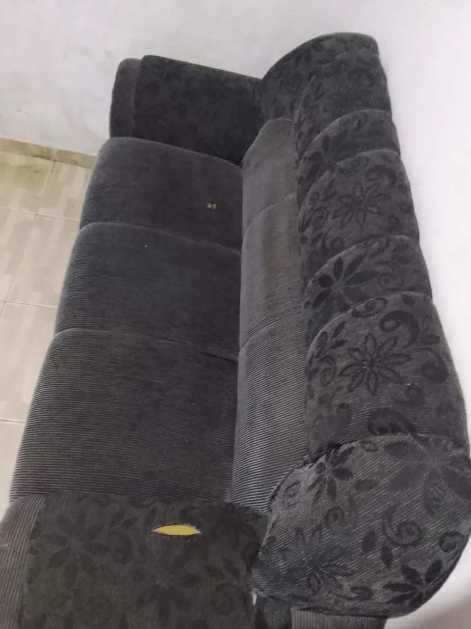 Sofá médio usado mais está em bom estado 65580433945473122