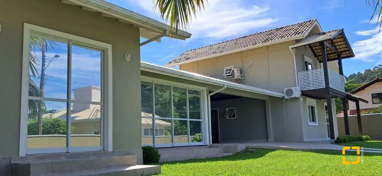 Casa em Condomínio em Sambaqui