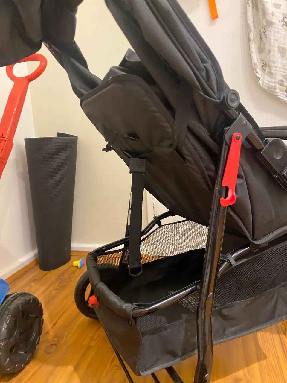 Carrinho de Bebê Cosco Toffy Preto - Foto 2