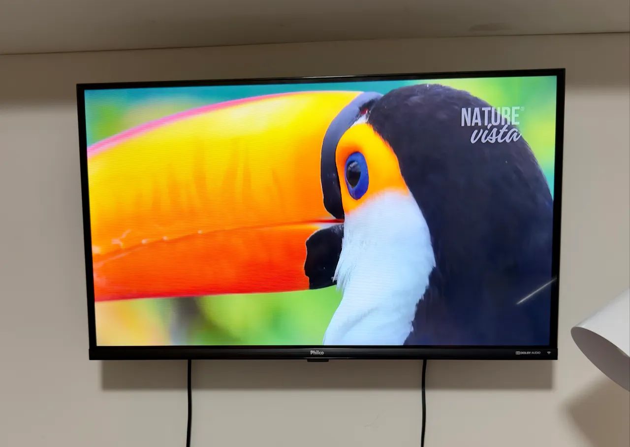 Smart TV HQ 32 Polegadas HD LED com Wi-Fi, HDMI, USB e acesso a Netflix e YouTube 