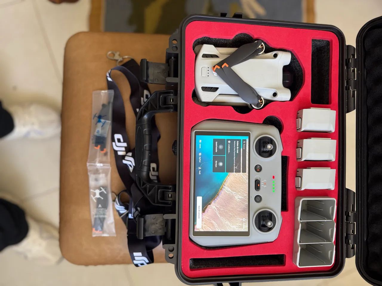 DJI Mini 3 Pro Fly More Combo + Controle DJI RC (com Tela) - Estado de Novo - Foto 3