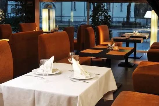 Grande restaurante, contrata: