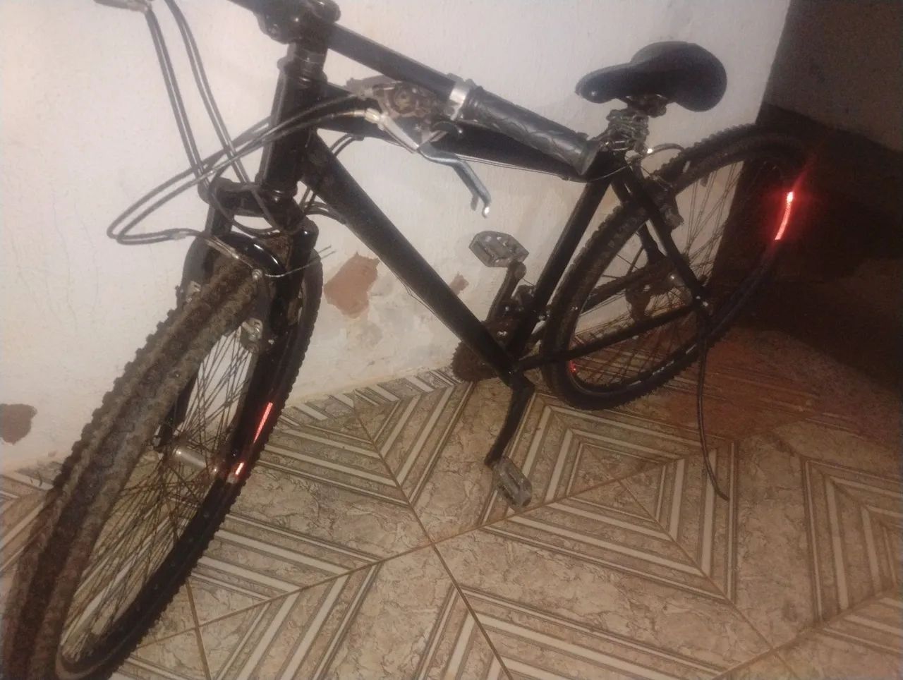 VENDO BICICLETA ARO 29, COM POUCOS DEFEITO ! - Foto 2