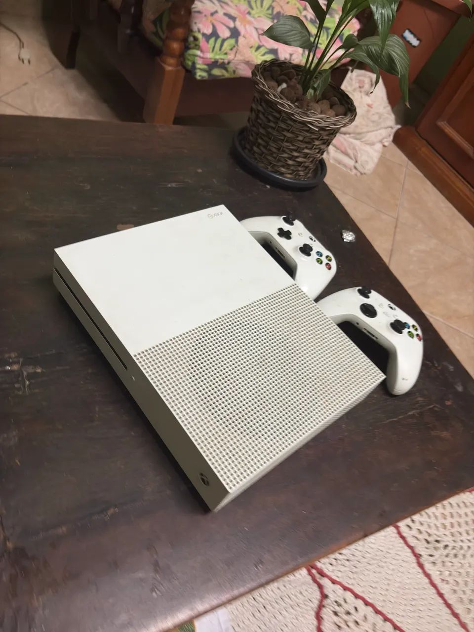 Xbox One S 1TB Cabos E Controles Originais + Jogos - Foto 5