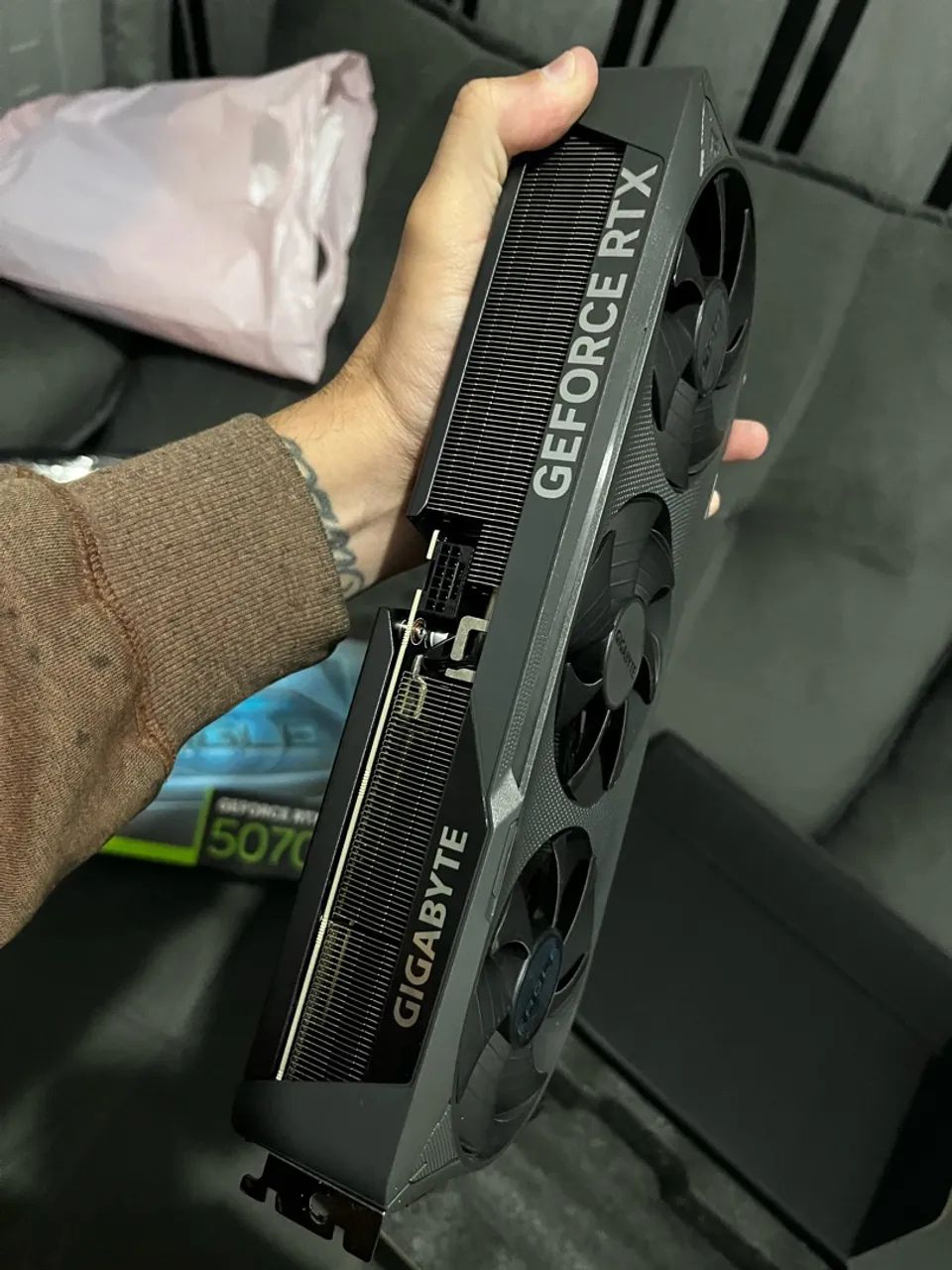 Rtx 5070 eagle gigabyte  - Foto 2