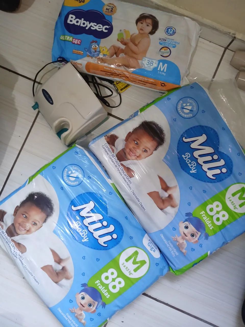 Vendo fraldas e compressor inalador bebê 