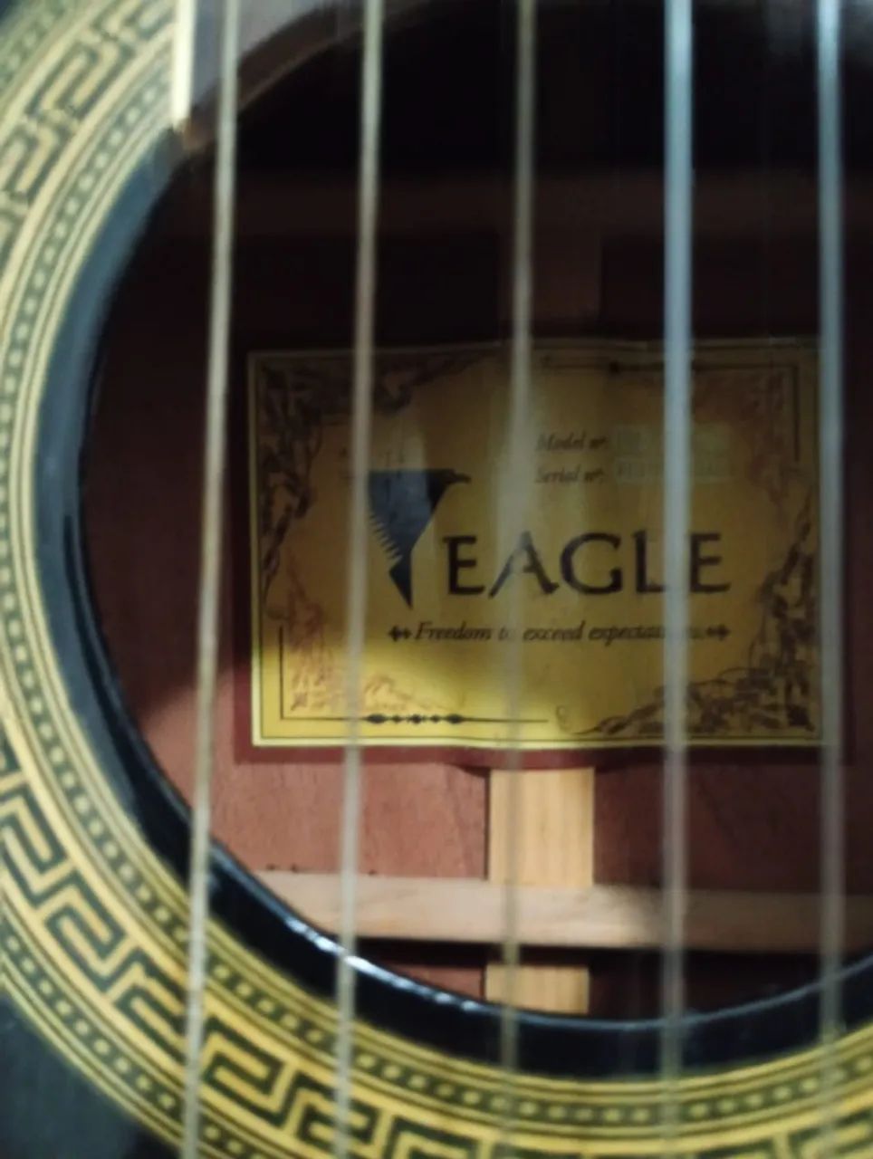 VIOLÃO ACUSTICO CLÁSSICO MARCA EAGLE COM CAPA  - Foto 3
