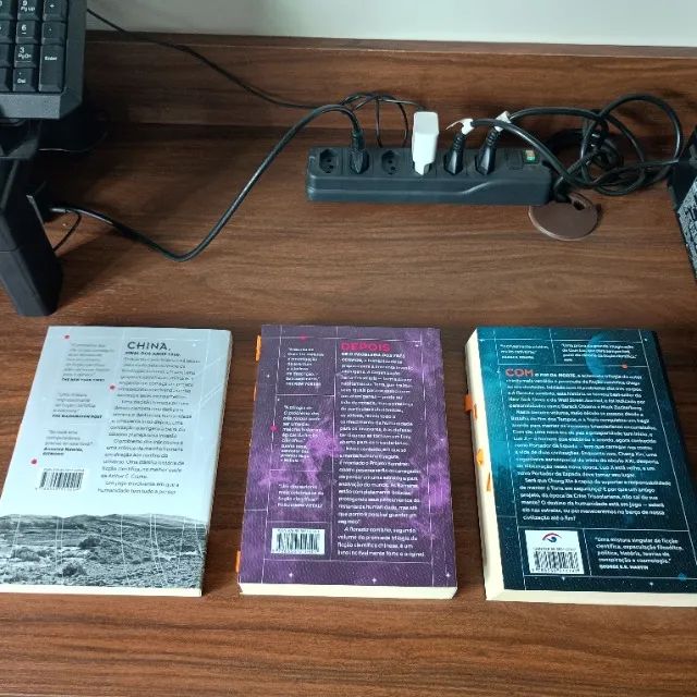 Livros - Trilogia dos três corpos - Foto 2