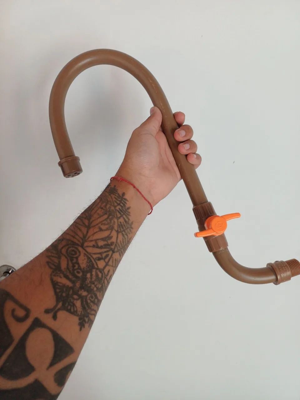 Torneira Feita de PVC - Nova  - Foto 2