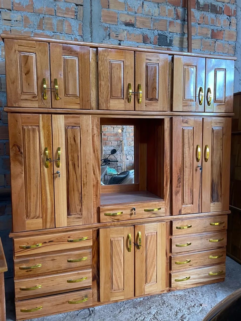 Guarda roupa de 6 portas de madeira 