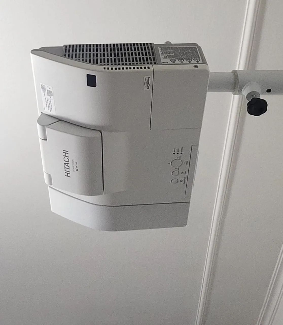 Projetor Hitachi braço curto