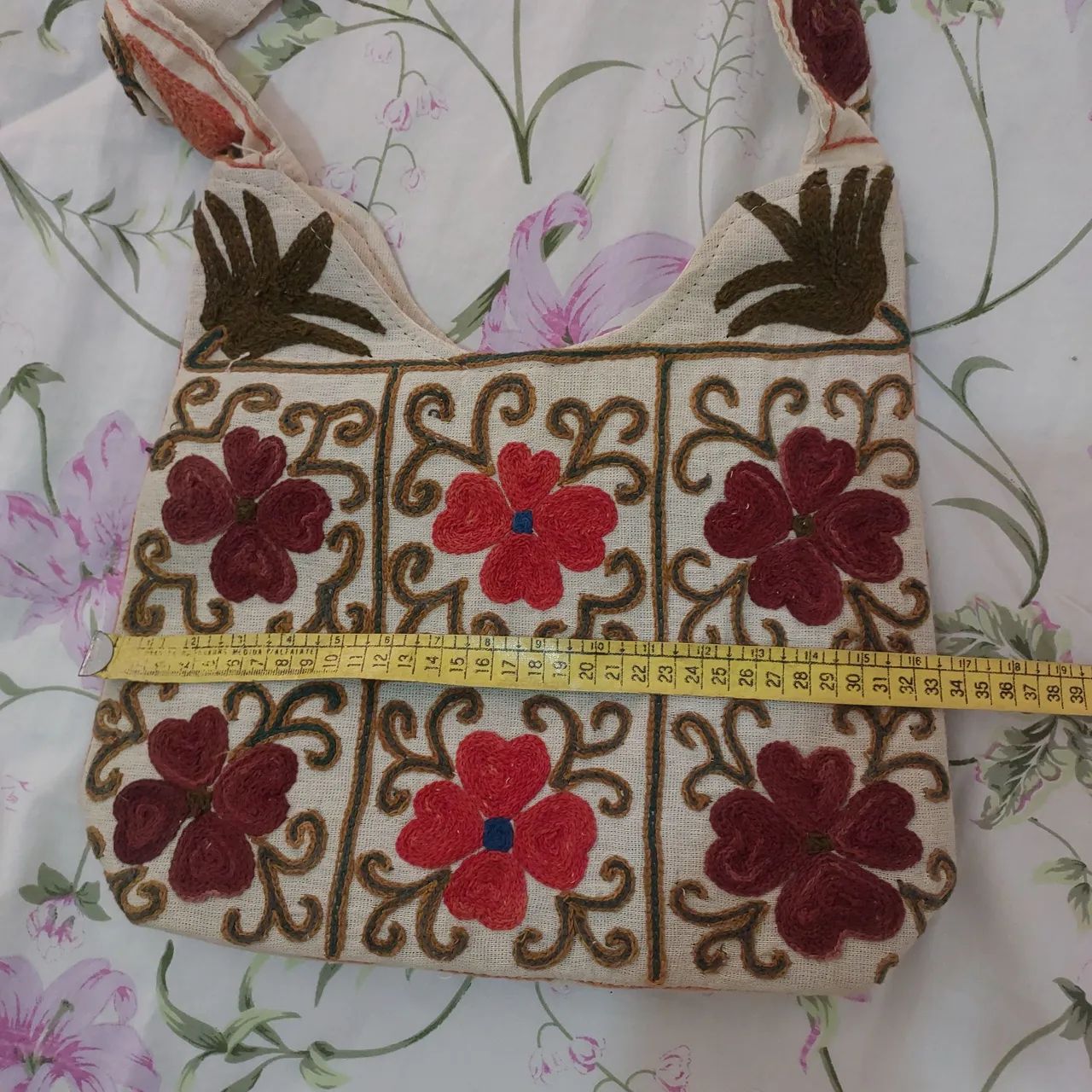 Bolsa de flores com zíper estilo e leveza com charme. - Foto 2