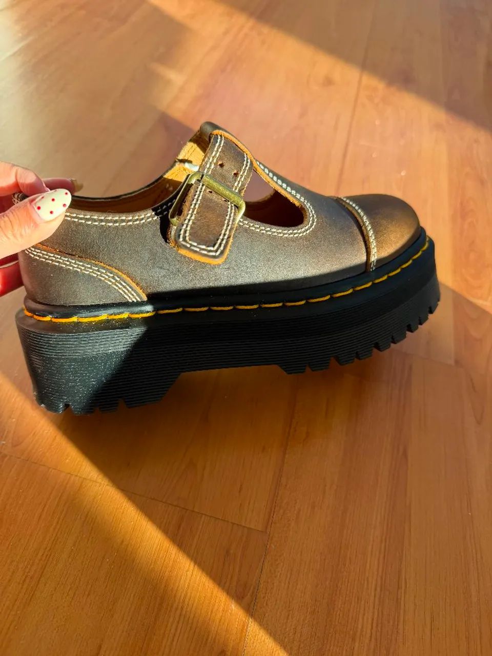 Sapato marrom estilo Mary Jane da Dr Martens - Foto 2