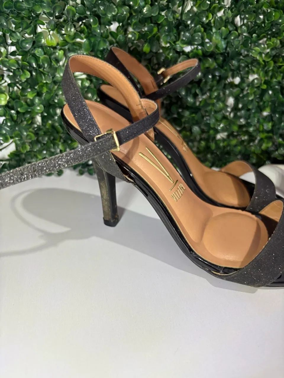 Sandália preta com brilhos Vizzano  - Foto 2