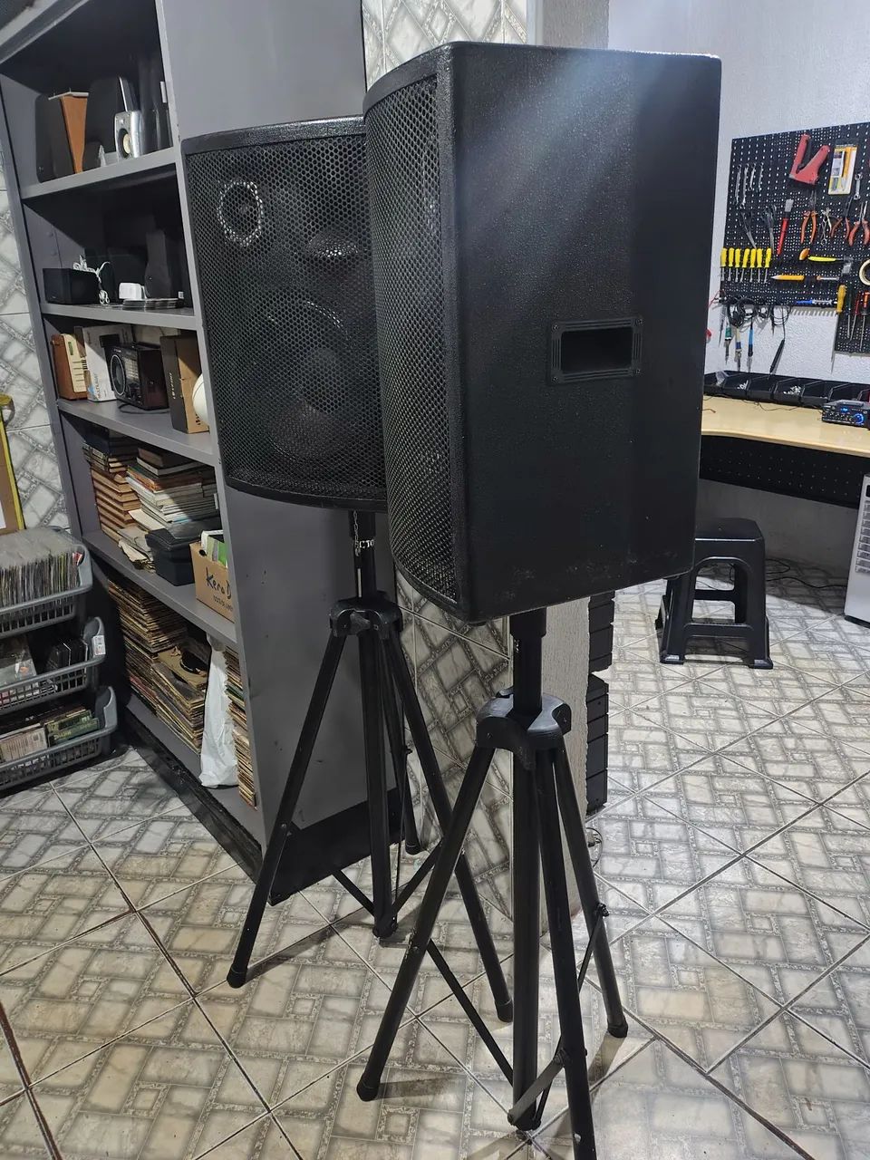 Caixas de som 12 polegadas 3 vias 200 wts com pedestal. - Foto 4