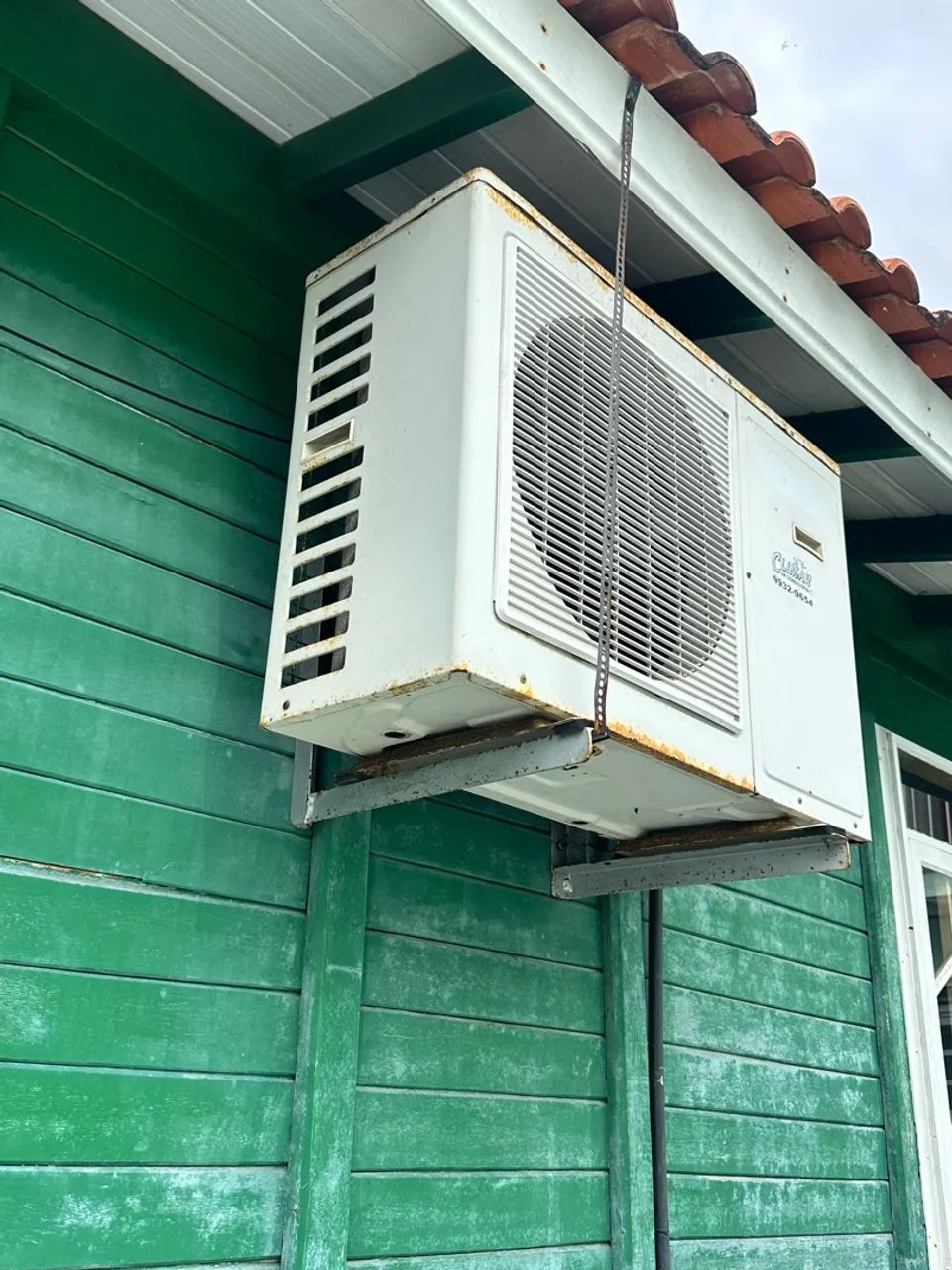 Ar condicionado Gree 24.000 BTUs 220V completo, funcionando e gelando