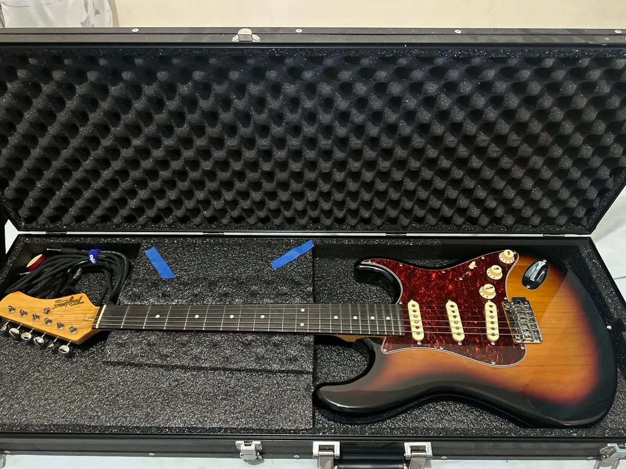 Guitarra Strato Tagima T635 Classic Series + Hard Case + Caixa Borne + Plus