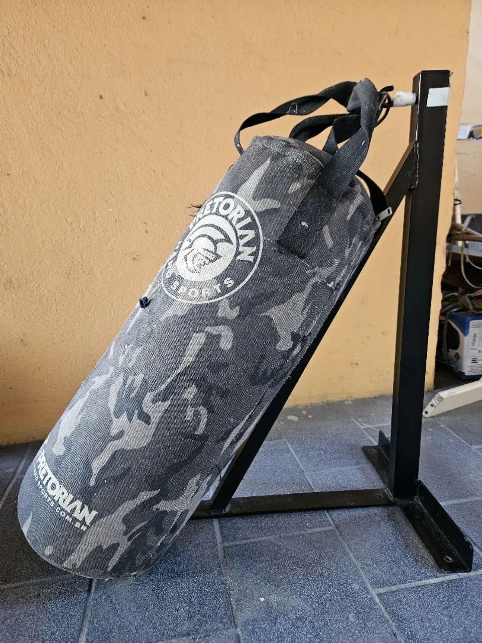 Vendo saco de boxe com braço  - Foto 3