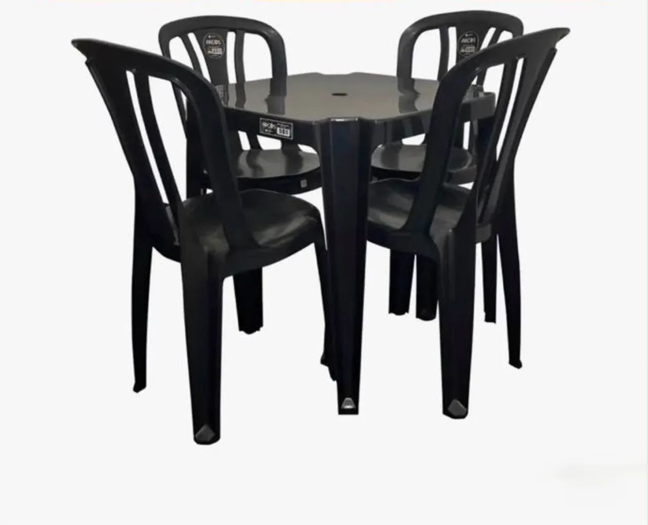 Conj mesa e cadeira de plástico Usado - preto 