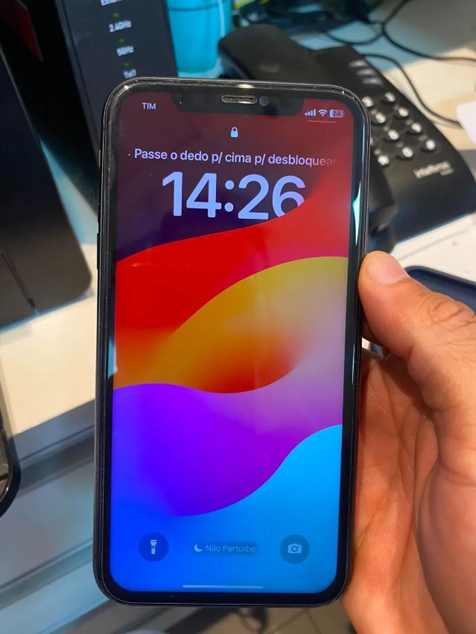 Vendo IPHONE 11 com carregador original e caixa - Foto 5