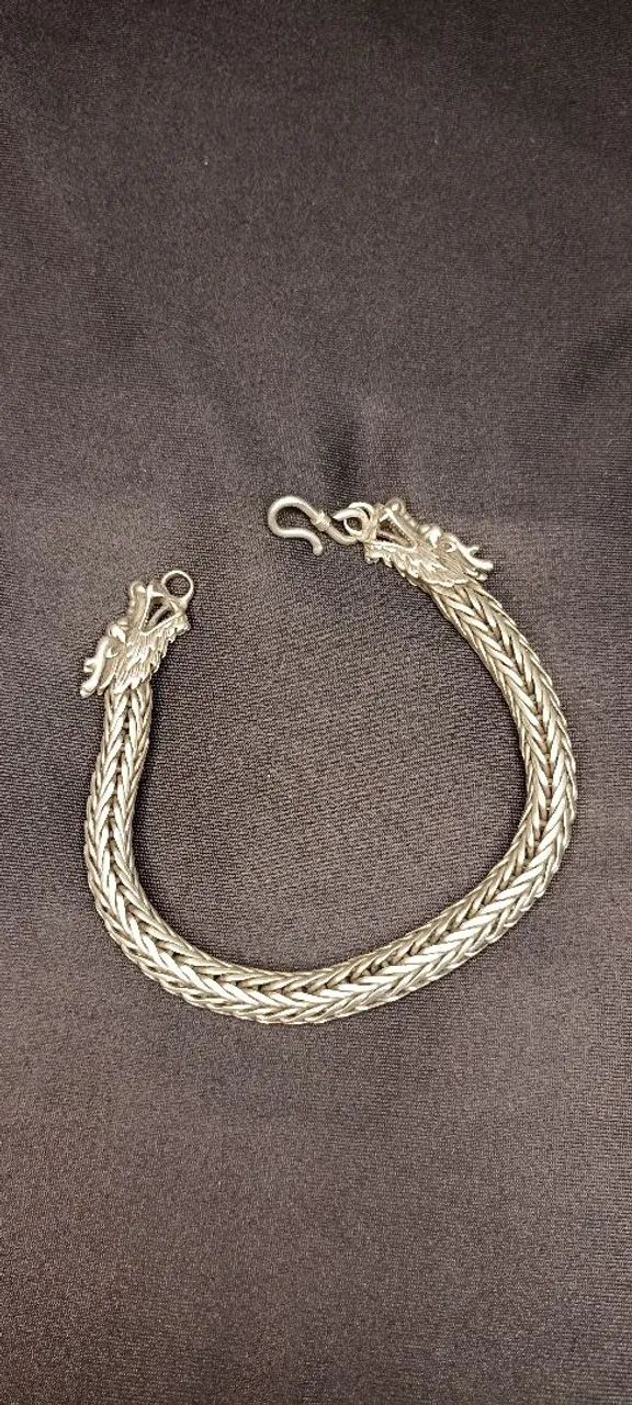 Pulseira de prata e óculos dragão  - Foto 2