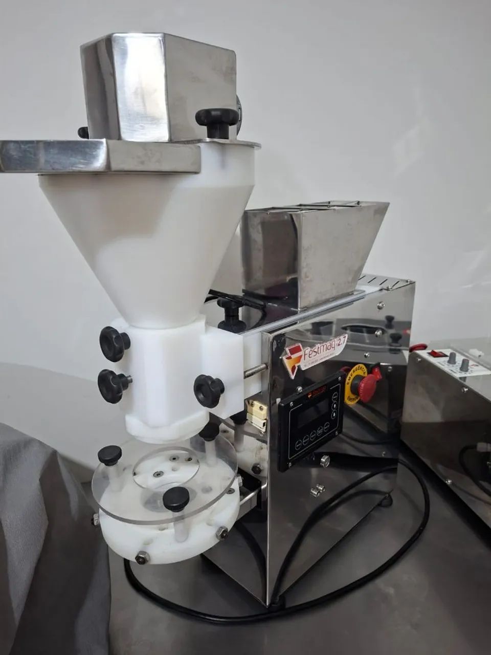 Maquina modeladora de salgados