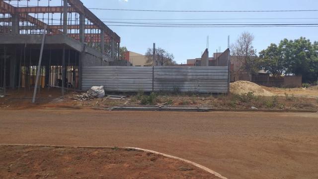 Prédio comercial vicinal inacabado na Av. LO 08 144M² (12x12)