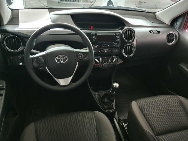 Toyota etios sedam 1.5 top 2020 aceito troca - Foto 13