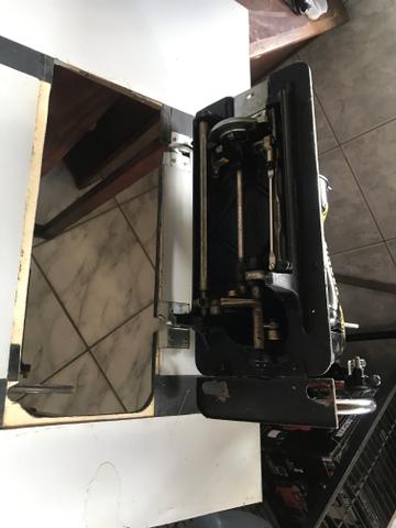 Vendo máquina de costura - Foto 4