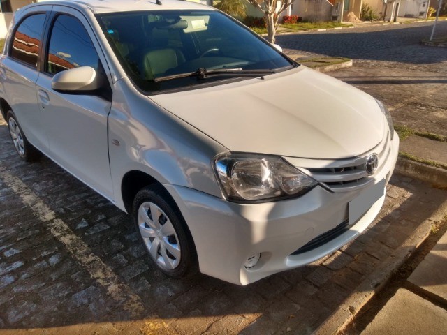 VENDO ETIOS XS 1.5 14/15 COMPLETO!