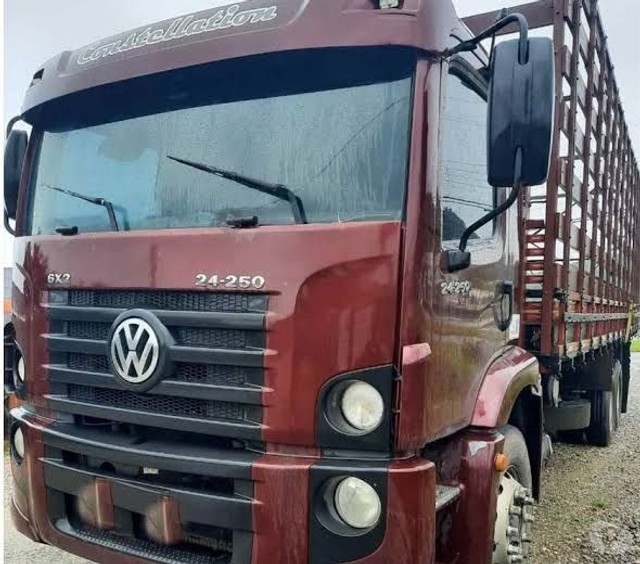 CAMINHÃO VW 24-250 6X2