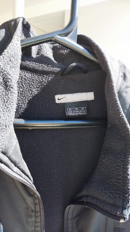 Blusa Nike importada, impermeável e acolchoada, bem nova tam XL - Foto 3