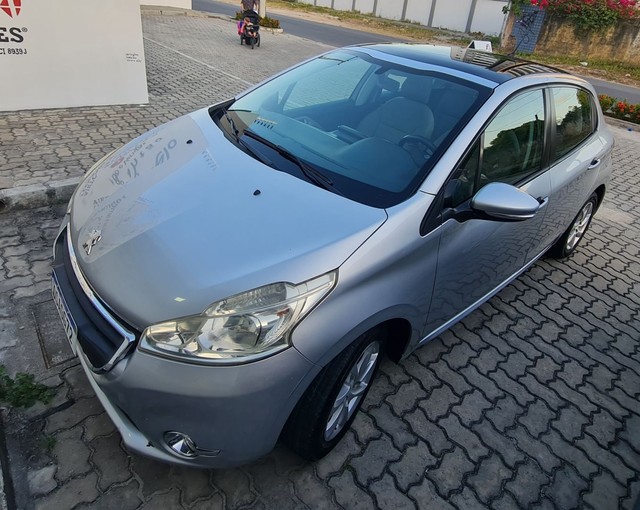 Peugeot 208 Allure 2013/14 Teto Multimidia Couro